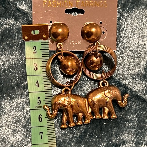 VINTAGE fashion jewelry/elephant earrings - Picture 7 of 7